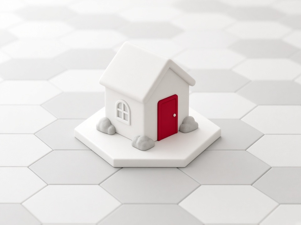 Weißes Mini-Haus mit roter Tür auf heller Waben-Fliese – Ihr Zuhause im Netz